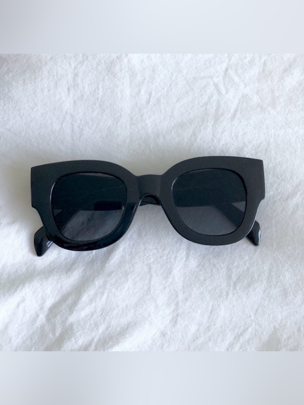 Urban Outfitters Classic Black Oversized Square Sunglasses - Women's Accessories